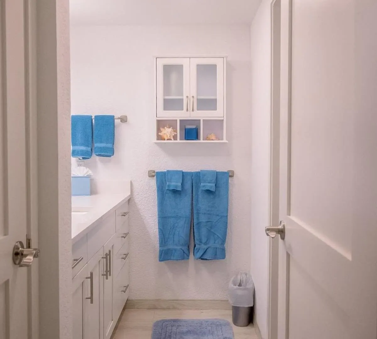 Entire 2Nd Floor 2 Bedroom Elysian - Tennis & Tides East End  Апартаменты