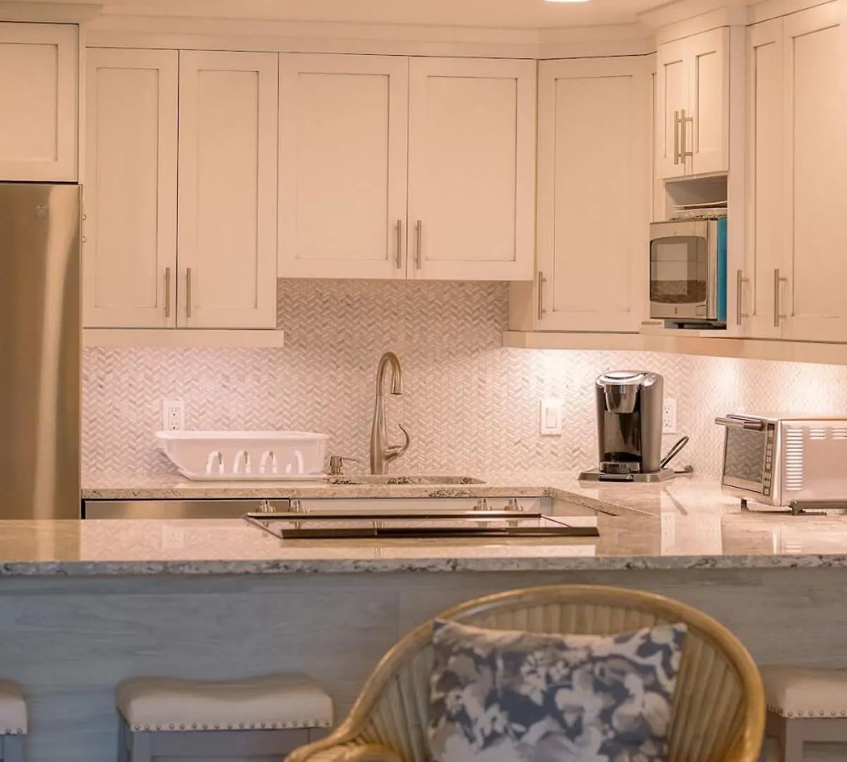 Entire 2Nd Floor 2 Bedroom Elysian - Tennis & Tides East End