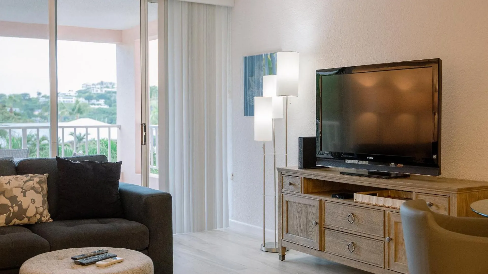 Entire 2Nd Floor 2 Bedroom Elysian - Tennis & Tides East End