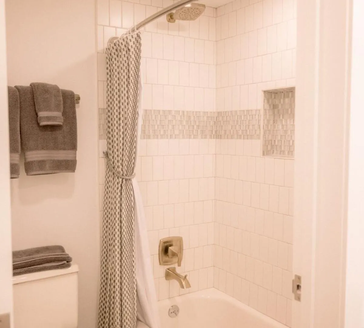 Entire 2Nd Floor 2 Bedroom Elysian - Tennis & Tides East End